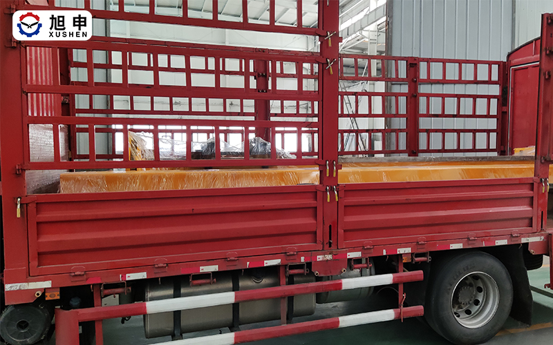 青島客戶(hù)訂購(gòu)的焊接操作機(jī)驗(yàn)收合格，裝車(chē)發(fā)往客戶(hù)現(xiàn)場(chǎng)